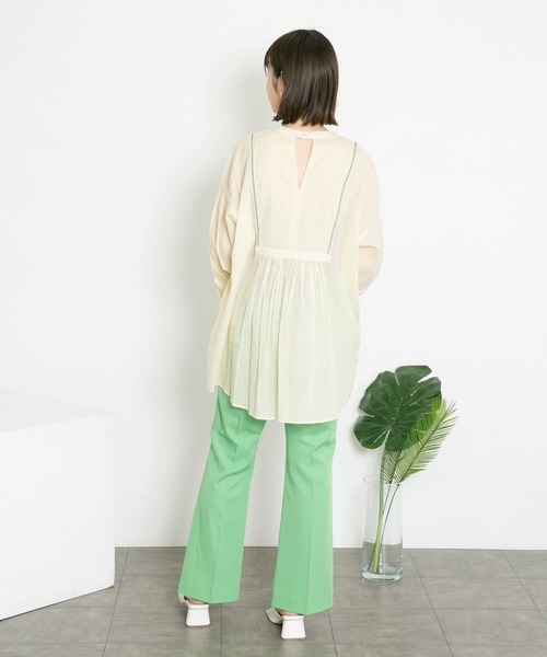 KBF（ケイビーエフ）の「スモッキングギャザーブラウス（シャツ/ブラウス・レディース・ブラック/オフホワイト/アイボリー・ONE）」の11枚目の写真