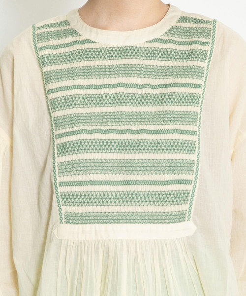 KBF（ケイビーエフ）の「スモッキングギャザーブラウス（シャツ/ブラウス・レディース・ブラック/オフホワイト/アイボリー・ONE）」の16枚目の写真