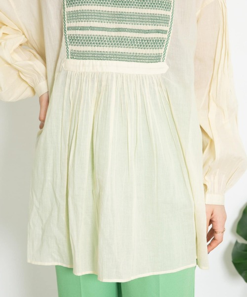 KBF（ケイビーエフ）の「スモッキングギャザーブラウス（シャツ/ブラウス・レディース・ブラック/オフホワイト/アイボリー・ONE）」の12枚目の写真