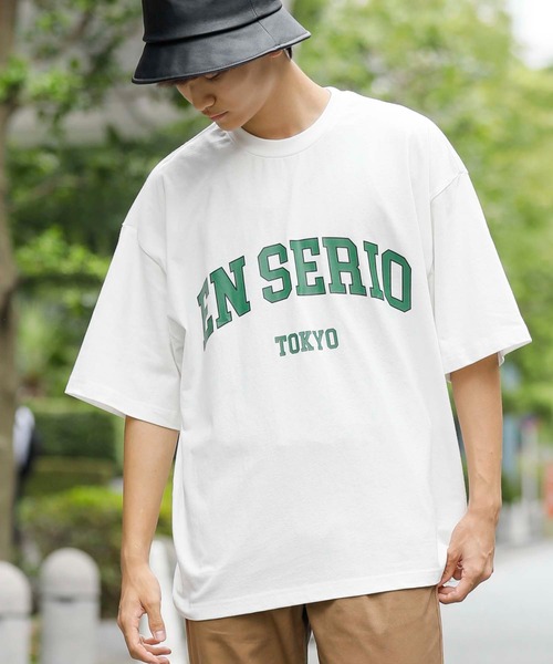 En serio TOKYO(エンソリオトーキョー)の「アーチロゴ ビッグシルエット TEE(Tシャツ/カットソー・メンズ・ホワイト/ブラック/グリーン・LL/M/L)」の1枚目の写真