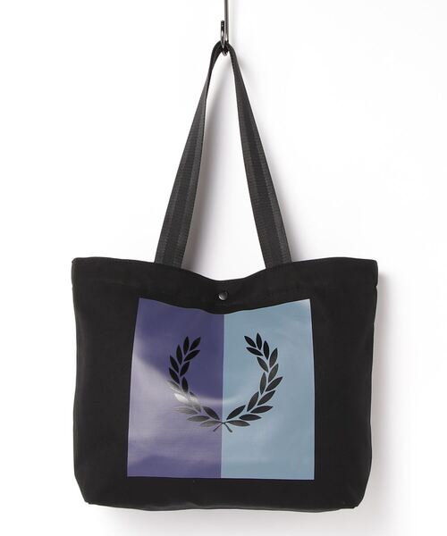 FRED PERRY（フレッドペリー）の「Colour Block Graphic Tote Bag 