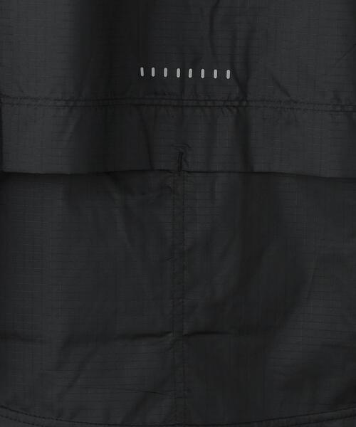 NIKE(ナイキ)の「<NIKE(ナイキ)>エッセンシャル ウィメンズ ランニング ジャケット(その他アウター・レディース・ブラック・M)」の2枚目の写真