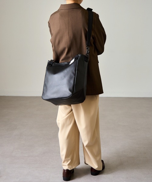 FREDRIK PACKERS(フレドリックパッカーズ)の「【FREDRIK PACKERS】EC限定 A4ファイル収納可能!MISSION TOTE S ECO LEATHER(トートバッグ・レディース・ブラック/アイボリー/ベージュ・FREE)」の8枚目の写真