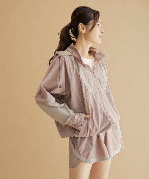 NERGY(ナージー)の「配色ウィンドブレーカー(ブルゾン・レディース・オフホワイト/ブラック/ピンク・FREE)」の3枚目の写真