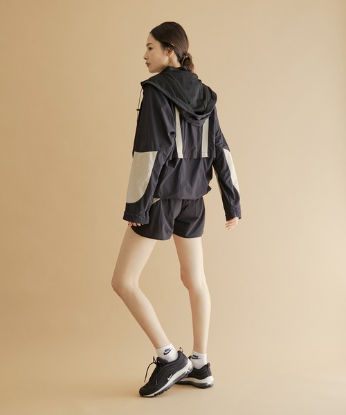 NERGY(ナージー)の「配色ウィンドブレーカー(ブルゾン・レディース・オフホワイト/ブラック/ピンク・FREE)」の15枚目の写真