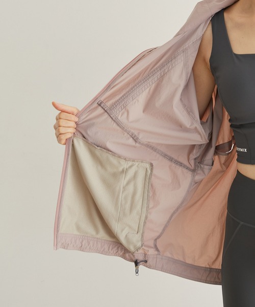 NERGY(ナージー)の「配色ウィンドブレーカー(ブルゾン・レディース・オフホワイト/ブラック/ピンク・FREE)」の21枚目の写真