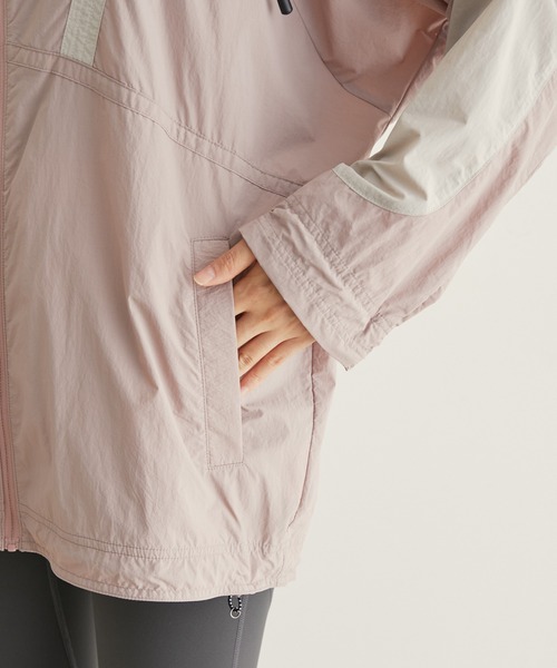 NERGY(ナージー)の「配色ウィンドブレーカー(ブルゾン・レディース・オフホワイト/ブラック/ピンク・FREE)」の17枚目の写真