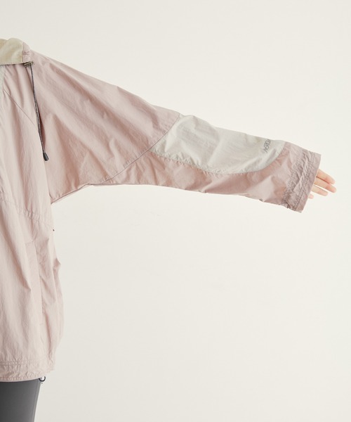 NERGY(ナージー)の「配色ウィンドブレーカー(ブルゾン・レディース・オフホワイト/ブラック/ピンク・FREE)」の5枚目の写真