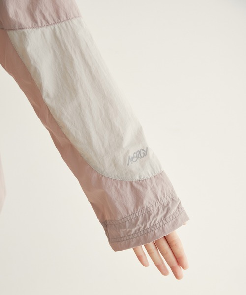 NERGY(ナージー)の「配色ウィンドブレーカー(ブルゾン・レディース・オフホワイト/ブラック/ピンク・FREE)」の14枚目の写真