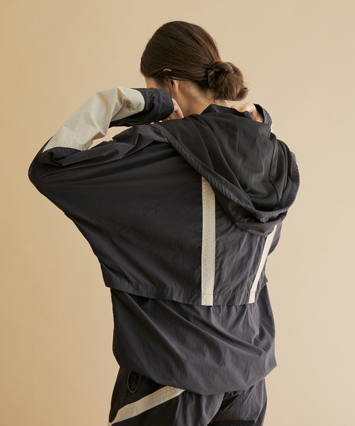 NERGY(ナージー)の「配色ウィンドブレーカー(ブルゾン・レディース・オフホワイト/ブラック/ピンク・FREE)」の19枚目の写真