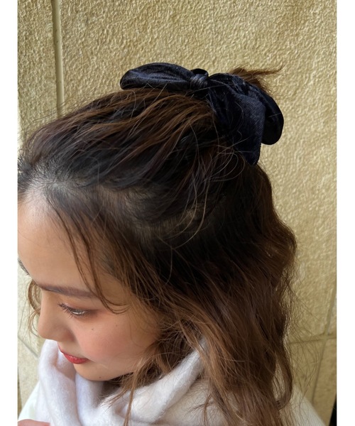 jumelle（ジュメロ）の「ベロアリボンシュシュ（シュシュ・レディース・ブラック/ブラウン・FREE）」の2枚目の写真