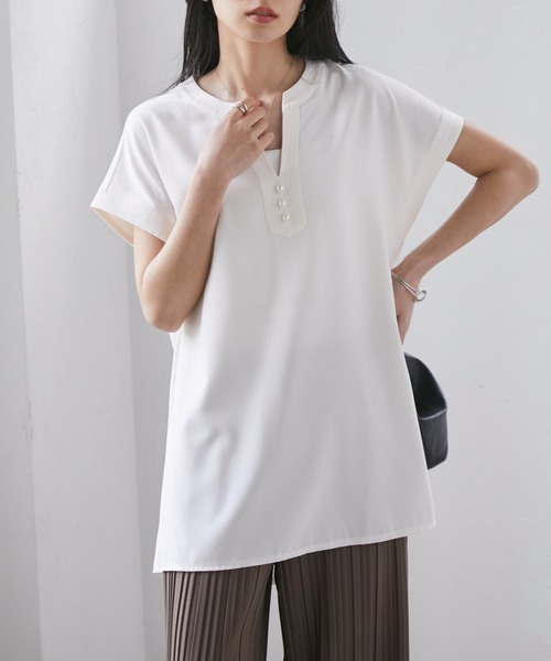 RANAN（ラナン）の「[接触冷感]きれいめパールキーネックブラウス（シャツ/ブラウス・レディース・オフホワイト/ブラック/サンドグレー/ネイビー/グレイッシュベージュ/カーキ・L/M/LL）」の13枚目の写真