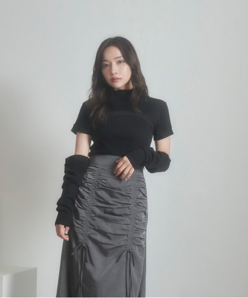 ANDGEEBEE(アンジービー)の「ボタンニットトップス(ニット/セーター・レディース・グレー/ブラック・MEDIUM)」の2枚目の写真