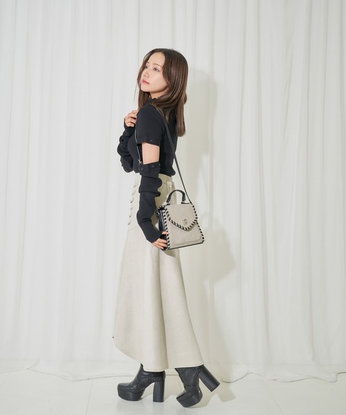 ANDGEEBEE(アンジービー)の「ボタンニットトップス(ニット/セーター・レディース・グレー/ブラック・MEDIUM)」の4枚目の写真