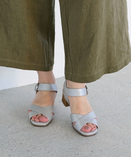 ing（イング）の「26SS新色追加【WEB限定】【3E】ストラップクロスサンダル（サンダル・レディース・アイボリー/ブラック/カーキ/シルバー/ブラウン/オレンジ/アンティークシルバー/キナリ・22.5cm/23cm/24cm/23.5cm/24.5cm）」の8枚目の写真