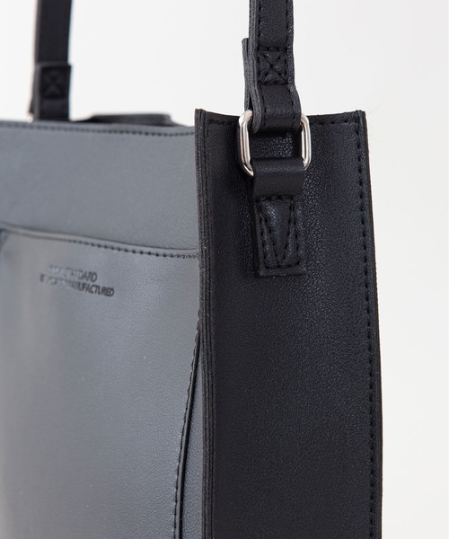 Blue Standard (ブルースタンダード)の「【BLUE STANDARD/ブルースタンダード】フロントポケットスクエアショルダーバッグ ミニショルダーバッグ(ショルダーバッグ・メンズ・グレー/ライトブラウン/ブラック・FREE)」の4枚目の写真