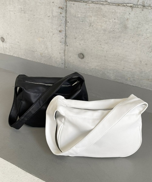 ZARA フェイクレザー ショルダーバッグ 半月型【完売品】 ZARA フェイクレザー ショルダーバッグ 半月型【完売品】 （ZARA