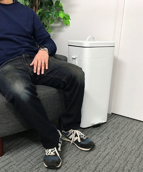 entre square(アントレスクエアー)の「bcl/Galva スクエアダストボックス 30L マットホワイト ごみ箱(ダストボックス・レディース・ホワイト・FREE)」の5枚目の写真