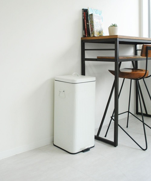 entre square(アントレスクエアー)の「bcl/Galva スクエアダストボックス 30L マットホワイト ごみ箱(ダストボックス・レディース・ホワイト・FREE)」の8枚目の写真