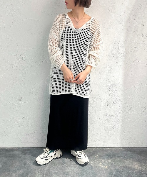 apres jour mignon（アプレジュールミニョン）の「キーネックメッシュニットプルオーバー【ZOZOTOWN限定アイテム】（ニット/セーター・レディース・アイボリー/オフホワイト/ブラック・X-LARGE/フリー）」の7枚目の写真