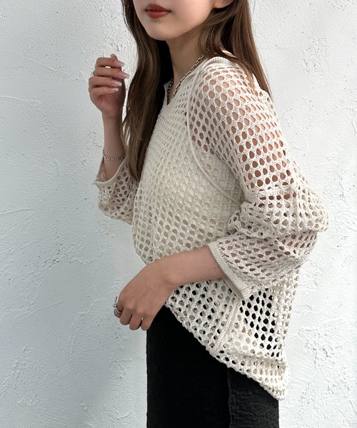 apres jour mignon（アプレジュールミニョン）の「キーネックメッシュニットプルオーバー【ZOZOTOWN限定アイテム】（ニット/セーター・レディース・アイボリー/オフホワイト/ブラック・X-LARGE/フリー）」の10枚目の写真