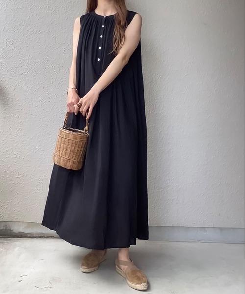 FILLOU(FILLOU)の「ギャザーノースリーブワンピース(ワンピース・レディース・ブラック/ホワイト/ベージュ・MEDIUM/LARGE/X-LARGE)」の5枚目の写真