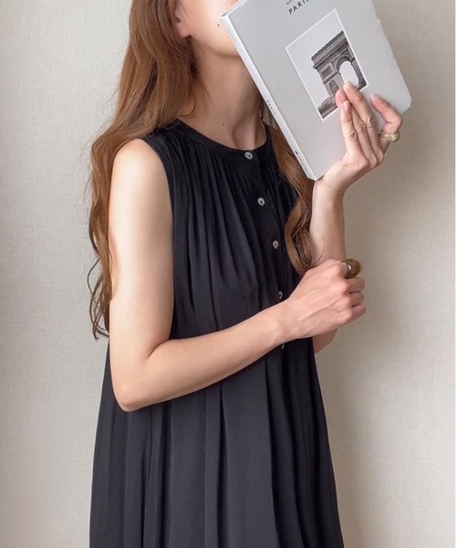 FILLOU(FILLOU)の「ギャザーノースリーブワンピース(ワンピース・レディース・ブラック/ホワイト/ベージュ・MEDIUM/LARGE/X-LARGE)」の7枚目の写真