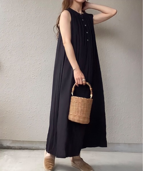 FILLOU(FILLOU)の「ギャザーノースリーブワンピース(ワンピース・レディース・ブラック/ホワイト/ベージュ・MEDIUM/LARGE/X-LARGE)」の8枚目の写真