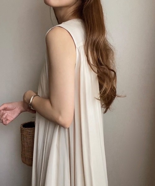 FILLOU(FILLOU)の「ギャザーノースリーブワンピース(ワンピース・レディース・ブラック/ホワイト/ベージュ・MEDIUM/LARGE/X-LARGE)」の13枚目の写真