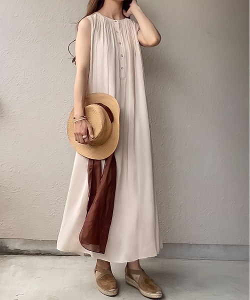 FILLOU(FILLOU)の「ギャザーノースリーブワンピース(ワンピース・レディース・ブラック/ホワイト/ベージュ・MEDIUM/LARGE/X-LARGE)」の14枚目の写真