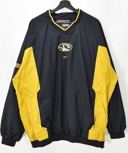 NIKE(ナイキ)の「【ヴィンテージ古着】Y2K NIKE/ナイキ MISSOURI TIGERS ナイロンプルオーバー ジャケット(ナイロンジャケット・メンズ・ブラック・XX-LARGE)」の1枚目の写真