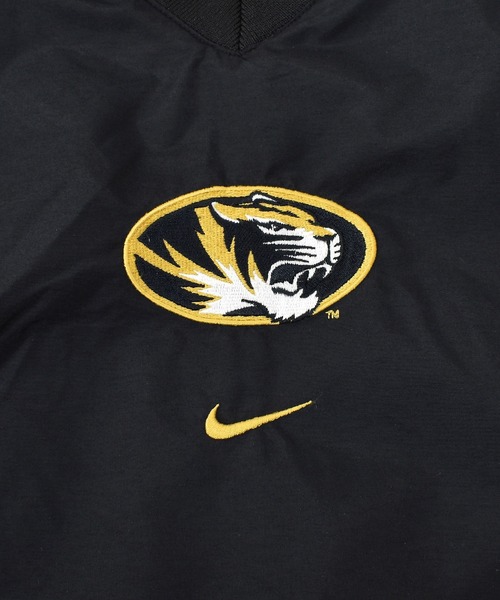 NIKE(ナイキ)の「【ヴィンテージ古着】Y2K NIKE/ナイキ MISSOURI TIGERS ナイロンプルオーバー ジャケット(ナイロンジャケット・メンズ・ブラック・XX-LARGE)」の4枚目の写真