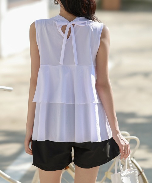 TeddyShop（テディショップ）の「【UVカット率 99%以上】レディース水着 ティアードフリルのペプラムラッシュガードトップス+ショートパンツ 上下2点セット（ラッシュガード・レディース・ブラック/ホワイト×ブラック/ブラウン/ネイビー・L/M）」の10枚目の写真