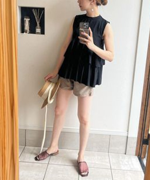 TeddyShop（テディショップ）の「【UVカット率 99%以上】レディース水着 ティアードフリルのペプラムラッシュガードトップス+ショートパンツ 上下2点セット（ラッシュガード・レディース・ブラック/ホワイト×ブラック/ブラウン/ネイビー・L/M）」の5枚目の写真