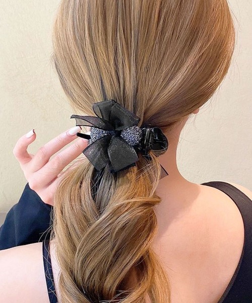 florist(フローリスト)の「【5タイプ展開】シアーシフォンリボン/クリアフラワー/大ぶりパール大きめヘアクリップ(バレッタ/ヘアクリップ・レディース・ホワイト×ゴールド/ホワイト×ブラック/ブラック/クリア/クリアイエロー・FREE)」の3枚目の写真