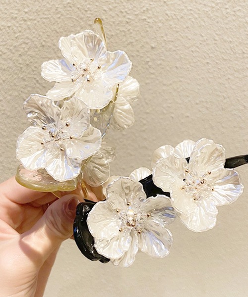 florist(フローリスト)の「【5タイプ展開】シアーシフォンリボン/クリアフラワー/大ぶりパール大きめヘアクリップ(バレッタ/ヘアクリップ・レディース・ホワイト×ゴールド/ホワイト×ブラック/ブラック/クリア/クリアイエロー・FREE)」の10枚目の写真