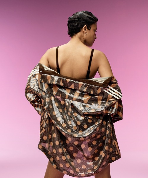 adidas（アディダス）の「スパンコール ボタンアップシャツ（オールジェンダー） / アディダスオリジナルス adidas Originals（チューブトップ・メンズ・ブラウン・SMALL/MEDIUM/XX-LARGE/X-SMALL/X-LARGE）」の10枚目の写真