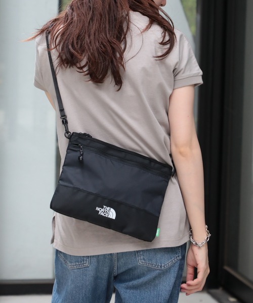 THE NORTH FACE(ザノースフェイス)の「【THE NORTH FACE】BREEZE SLING BAG(ショルダーバッグ・メンズ・ブラック/ホワイト/ブラック系その他2/マルチ・FREE)」の22枚目の写真