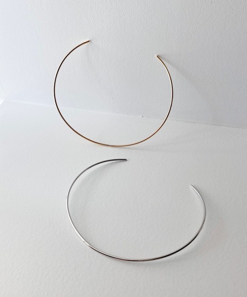 tone（トーン）の「【ECRu.】スリム　メタル　チョーカー/ネックカフ（チョーカー・レディース・ゴールド/シルバー・FREE）」の4枚目の写真