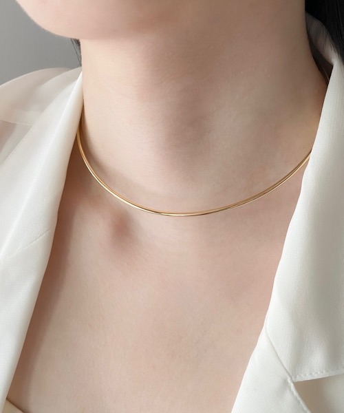 tone（トーン）の「【ECRu.】スリム　メタル　チョーカー/ネックカフ（チョーカー・レディース・ゴールド/シルバー・FREE）」の5枚目の写真