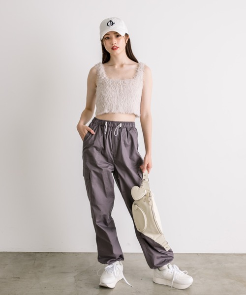 OLIVE des OLIVE（オリーブデオリーブ）の「ふわふわニットキャミソール　1032050240（キャミソール・レディース・チャコールグレー/オフホワイト/ピンク/グレイッシュベージュ・FREE）」の20枚目の写真