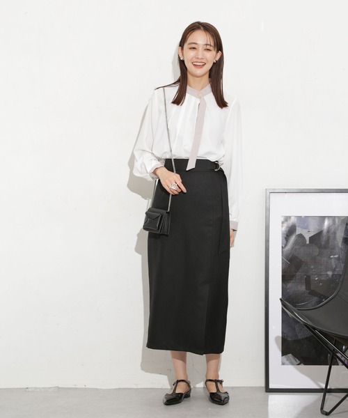 NANO universe（ナノユニバース）の「ベルテッドスリットスカート