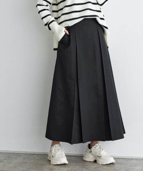 Pierrot(ピエロ)の「タックデザインフレアスカート(スカート・レディース・キャメル/グレイッシュベージュ/ブラック・L/PM/M)」の2枚目の写真