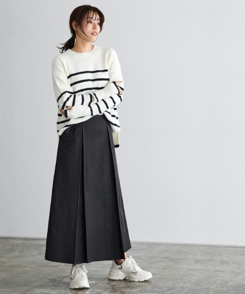 Pierrot(ピエロ)の「タックデザインフレアスカート(スカート・レディース・キャメル/グレイッシュベージュ/ブラック・L/PM/M)」の18枚目の写真