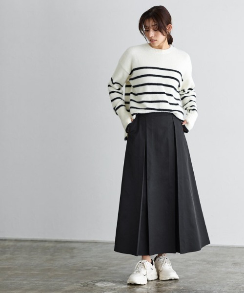 Pierrot(ピエロ)の「タックデザインフレアスカート(スカート・レディース・キャメル/グレイッシュベージュ/ブラック・L/PM/M)」の19枚目の写真