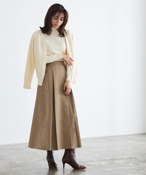 Pierrot(ピエロ)の「タックデザインフレアスカート(スカート・レディース・キャメル/グレイッシュベージュ/ブラック・L/PM/M)」の6枚目の写真