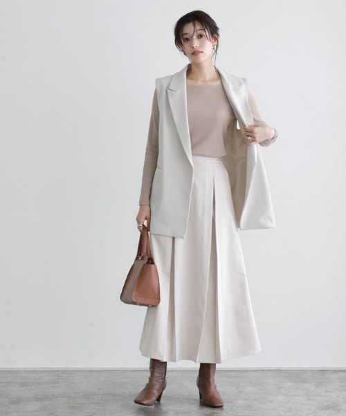 Pierrot(ピエロ)の「タックデザインフレアスカート(スカート・レディース・キャメル/グレイッシュベージュ/ブラック・L/PM/M)」の11枚目の写真