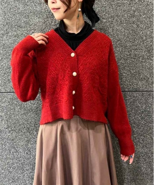 axes femme(アクシーズファム)の「パール釦JQ起毛ニットカーデ(カーディガン/ボレロ・レディース・レッド/グレー/キナリ/ブラック/モカ/マスタード・FREE)」の6枚目の写真