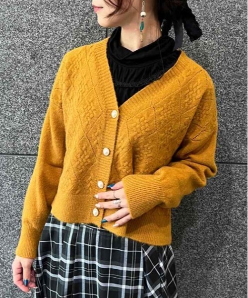 axes femme(アクシーズファム)の「パール釦JQ起毛ニットカーデ(カーディガン/ボレロ・レディース・レッド/グレー/キナリ/ブラック/モカ/マスタード・FREE)」の5枚目の写真