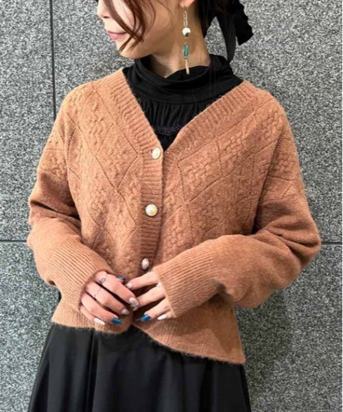 axes femme(アクシーズファム)の「パール釦JQ起毛ニットカーデ(カーディガン/ボレロ・レディース・レッド/グレー/キナリ/ブラック/モカ/マスタード・FREE)」の4枚目の写真
